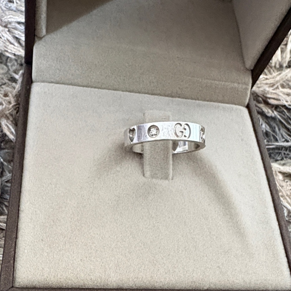 Gucci Icon 18K White Gold Band Ring with Diamonds - Picture 4 of 7
